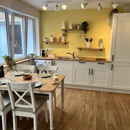 Cosy, Calme Proche Centre Apartment